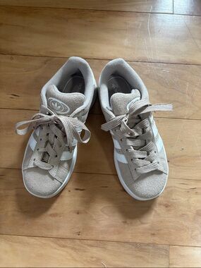 Kids Adidas Campus Beige Suede Sneakers with White Stripes. Never worn